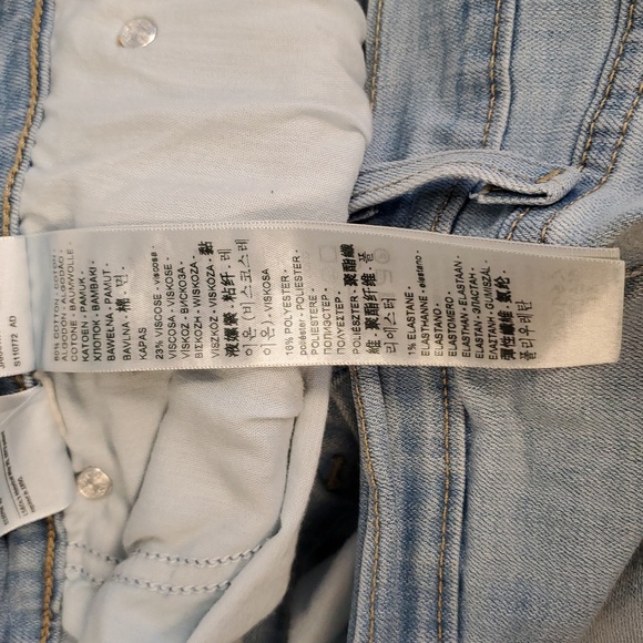 Levi's Light Wash Boyfriend Jeans 31x27 - Picture 9 of 13